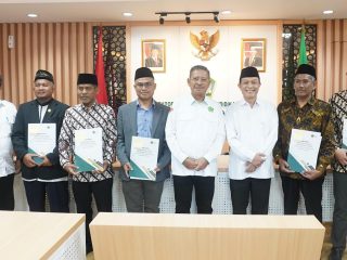 Kemenag Dorong PTKIS Meningkatkan Daya Saing lewat Penyerahan SK Kelembagaan